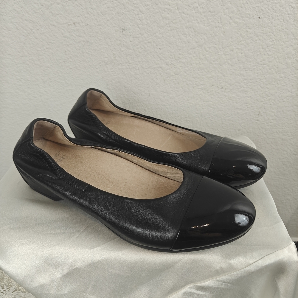 Dansko Ladies Lisanne Ballet Flats Hidden Heel Patent Leather Cap Toe US 9 EU 40